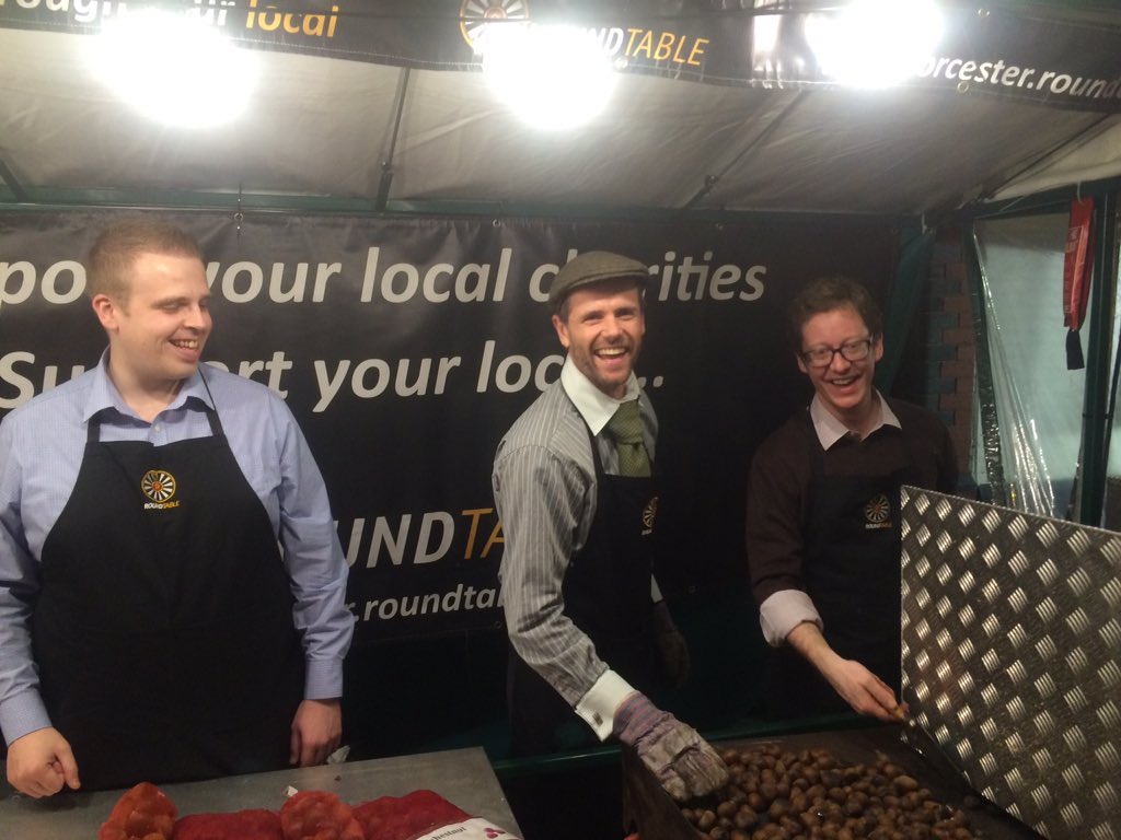 WorcesterTable's tweet image. Service with a smile at the #Worcester Victorian Fayre #hotchestnuts