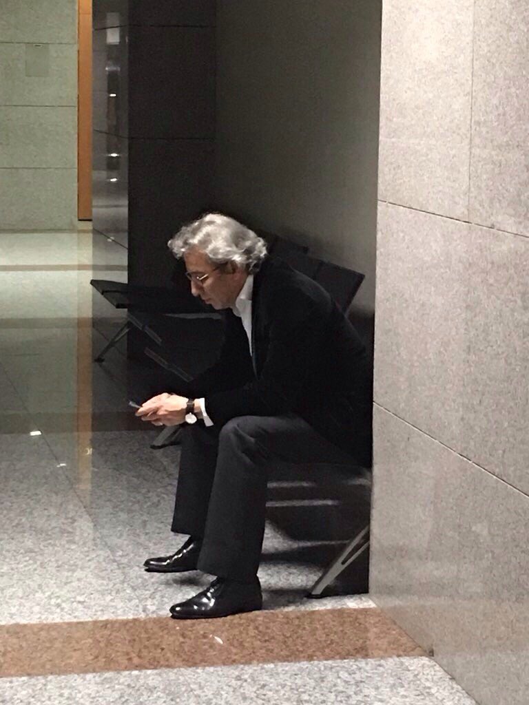 meziroglu's tweet photo. Ülkemizde haber yapmaya çalışan cesur gazetecilerin kaderi. 
@candundaradasi #CanDündarErdemGülYalnızDeğildir https://t.co/r1F4o92VOC