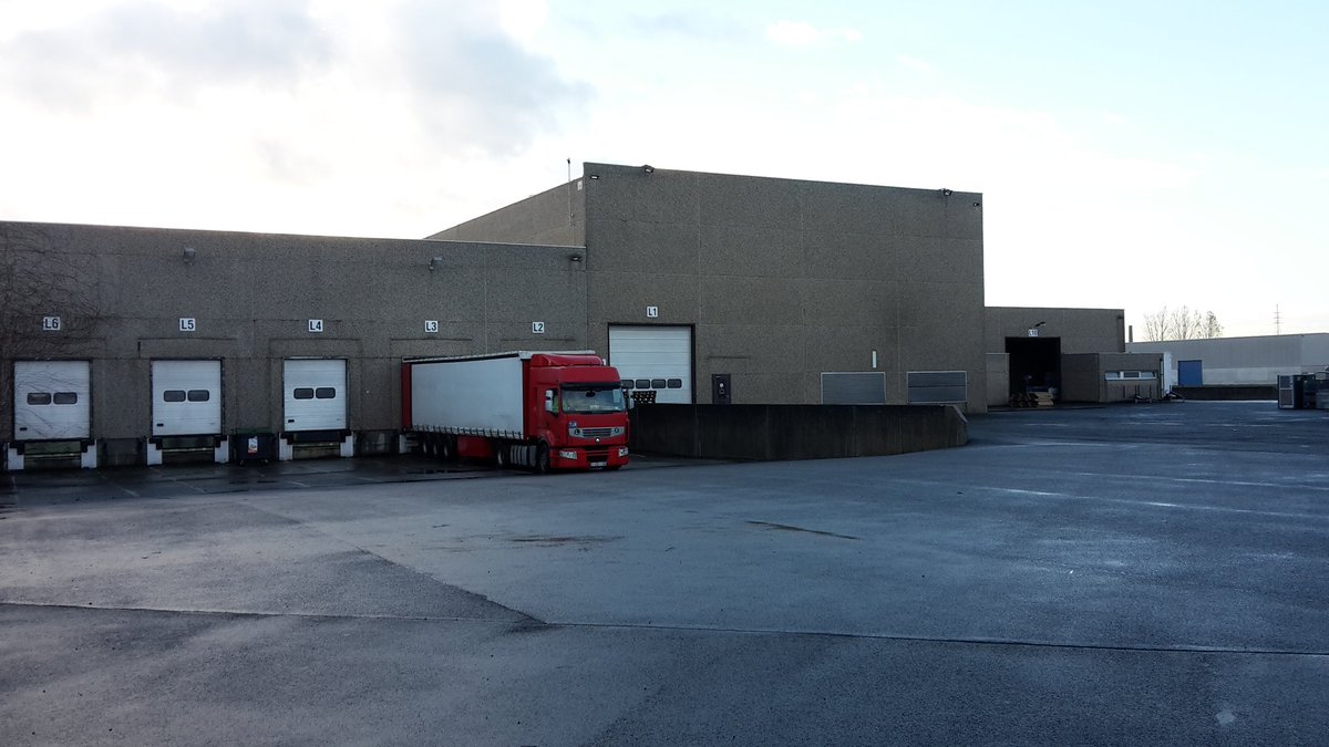 MichaelDespriet's tweet photo. .@CeustersSCMS verhuurt 4000m2 logistiek aan @Esterline in @StadHarelbeke https://t.co/NpozBVQ2oD https://t.co/zBApFPCq1K