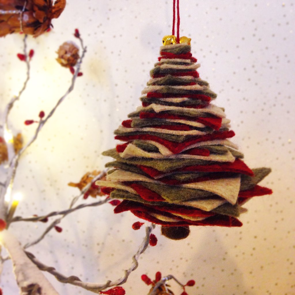 GemmaBaber's tweet photo. A little felt made tree! One of a few different colours, all for sale (check out my facebook page) https://t.co/Xf3GFhupc6