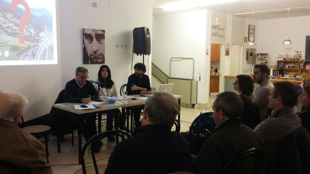 GuanyarAlcoi's tweet photo. A l'#AssembleaGA, al @CCOvidiMontllor, debatent i informant sobre els pressupostos, la situació d'Alcoinnova, etc. https://t.co/OptJL0V3vZ