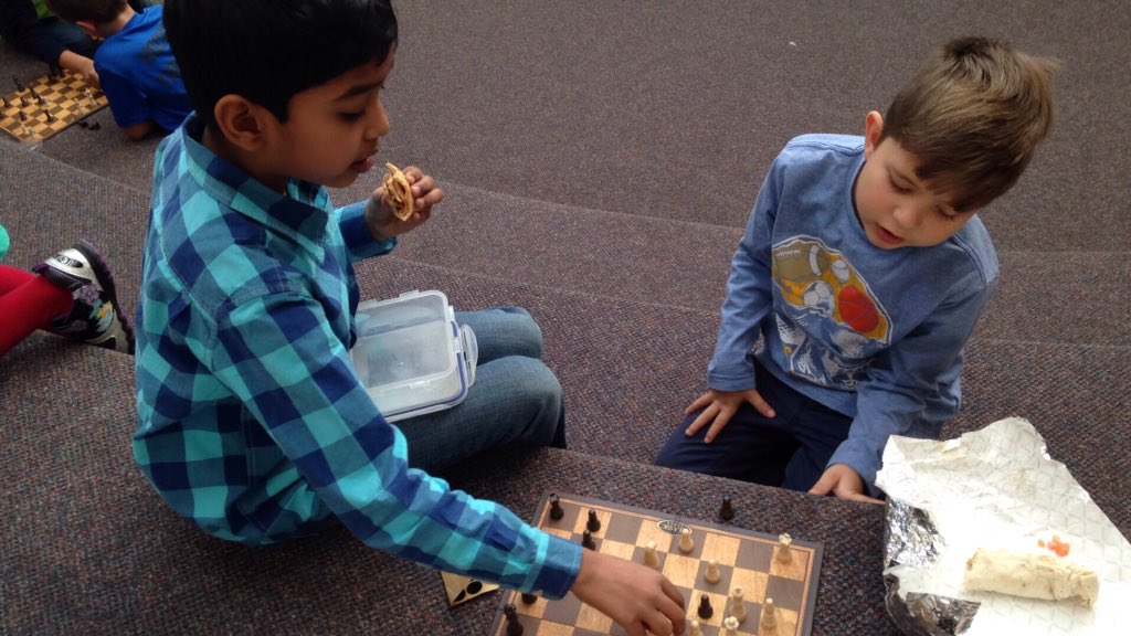 TimberleaSchool's tweet image. Starting today - the Timberlea Chess Club #whytimberlearocks #fmpsd