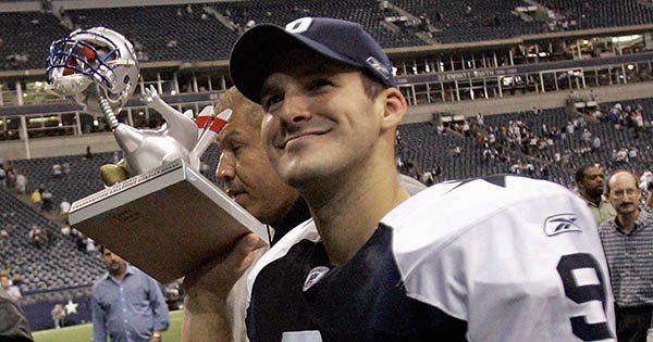 theScore's tweet image. The 5 best Tony Romo moments on Thanksgiving Day.

We hark back allll the way to 2006. thesco.re/1NRhhBg