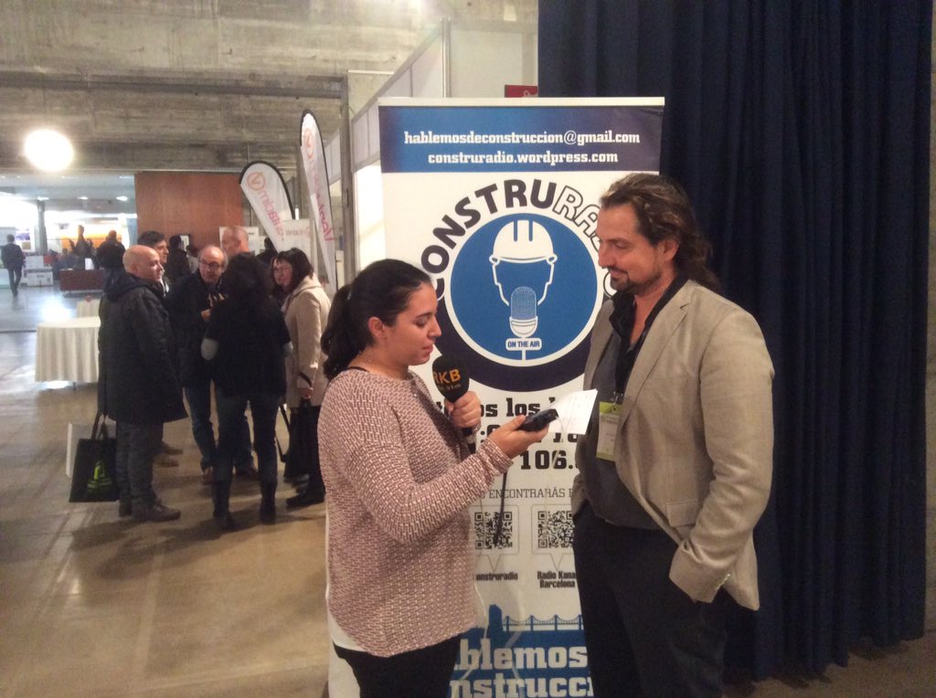 Constru_radio's tweet photo. Nuestra compañera @annasola23 entrevistando a @castano_asoc #patiohaus #7CEPH #passivhaus https://t.co/vjpUIkujhZ