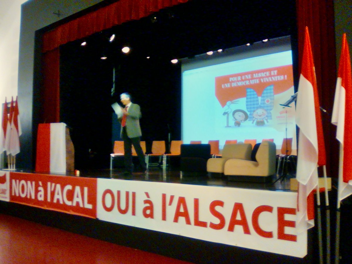 RegBaschung's tweet photo. Salle pleine pour le meeting @Trouillet2015 @UnserLand !
#Truchtersheim 
#Regionales2015 #ACAL https://t.co/npTefllW9S