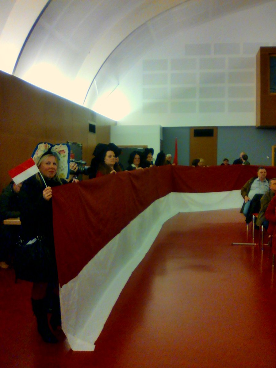 RegBaschung's tweet photo. Salle pleine pour le meeting @Trouillet2015 @UnserLand !
#Truchtersheim 
#Regionales2015 #ACAL https://t.co/npTefllW9S