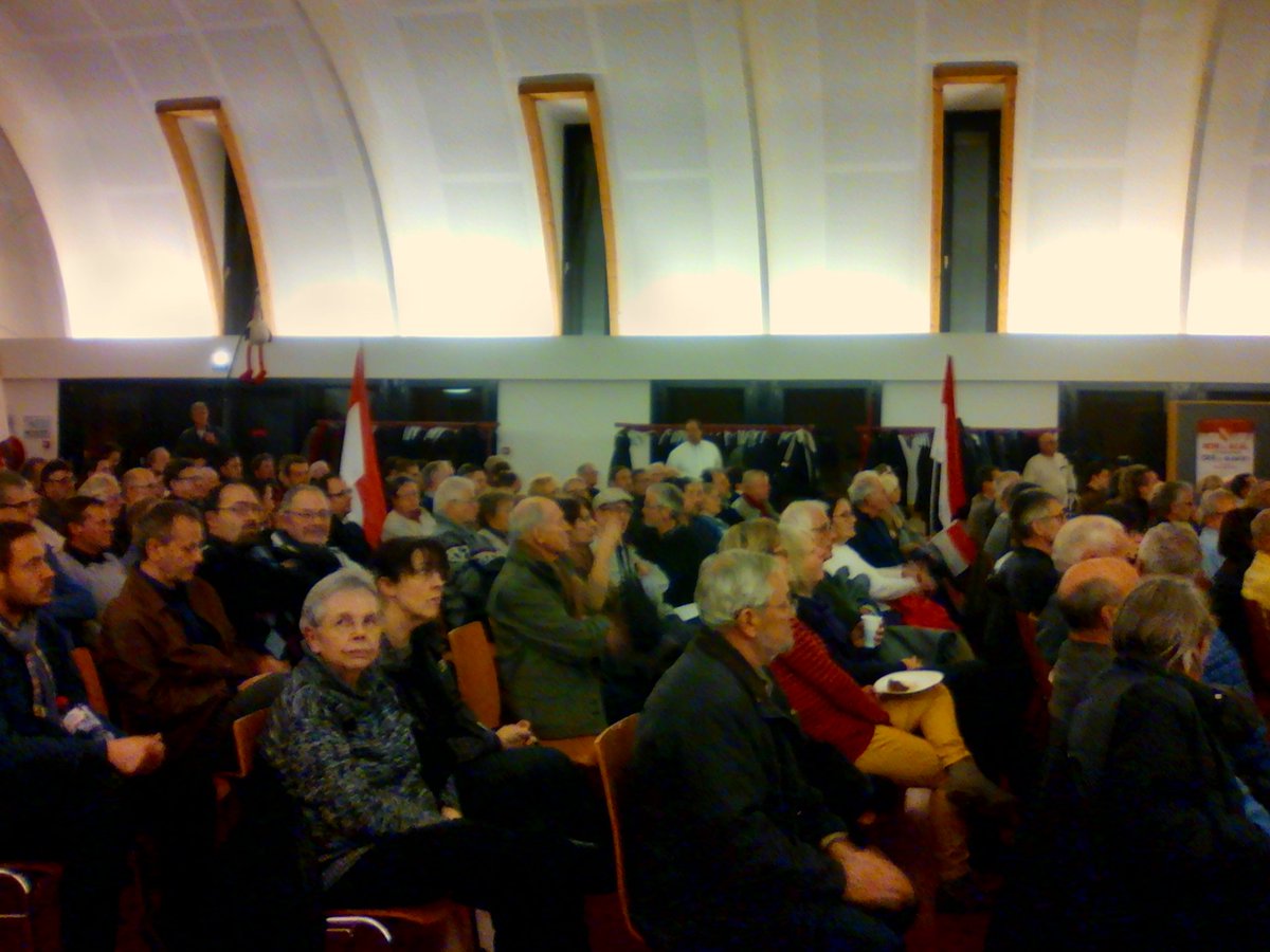 RegBaschung's tweet photo. Salle pleine pour le meeting @Trouillet2015 @UnserLand !
#Truchtersheim 
#Regionales2015 #ACAL https://t.co/npTefllW9S