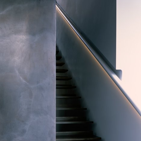 HomEscobar's tweet image. . Timothy Hatton Architects designs floating steel staircase for Deirdre Dyson ga... sociopal.com/i/roduer