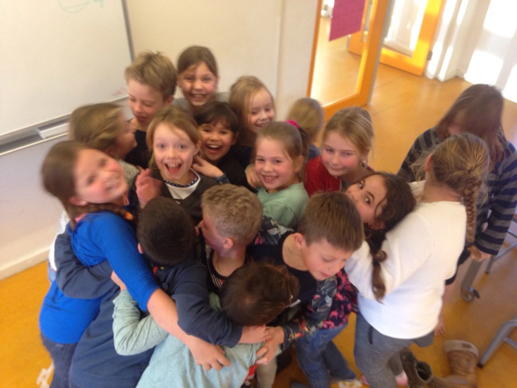 Het past! Groep 5 in een vierkante meter <a href="/ZwijsenRekent/">ZwijsenRekent</a> . Heel knus 😊