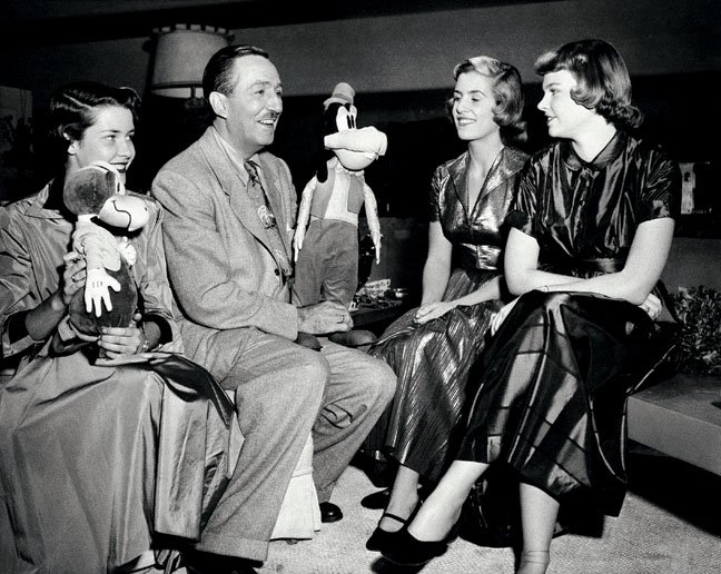 RDisney1901's tweet photo. Happy Thanksgiving! May you enjoy the day to its fullest with Family &amp; Friends. #WaltDisney https://t.co/JbCcXJ8QLG
