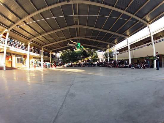 SlacklineVZ's tweet photo. Carlos Salinas tirando las demos en #Mty #Slacklion https://t.co/lo67hzGMgE
