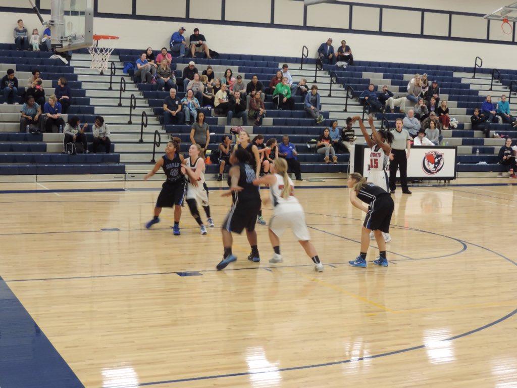 AFHSladyhoops's tweet image. First game ever for our Lady Pats -- a lot of fans, a lot of noise, and a lot of excitement! #thetraditionstartsnow