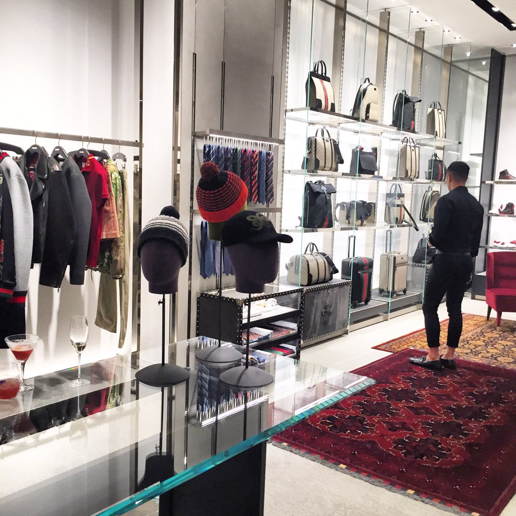 MrDanieleFoti's tweet photo. Last nights #Gucci opening in #Perth 👔💼 All I want for Christmas is...everything in King Street's new Gucci store 🎁🎄 https://t.co/5VtyA3LsQD