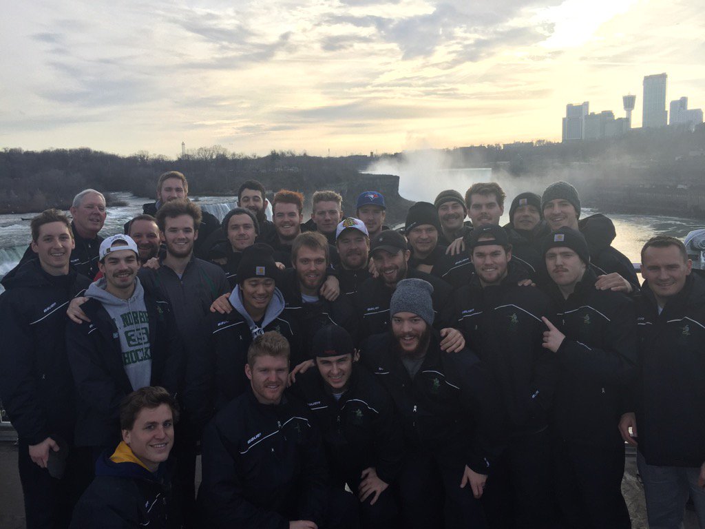sncmenshockey's tweet photo. Niagara Falls sight seeing #dontlookdown #teambonding https://t.co/x8W6rKzLRW