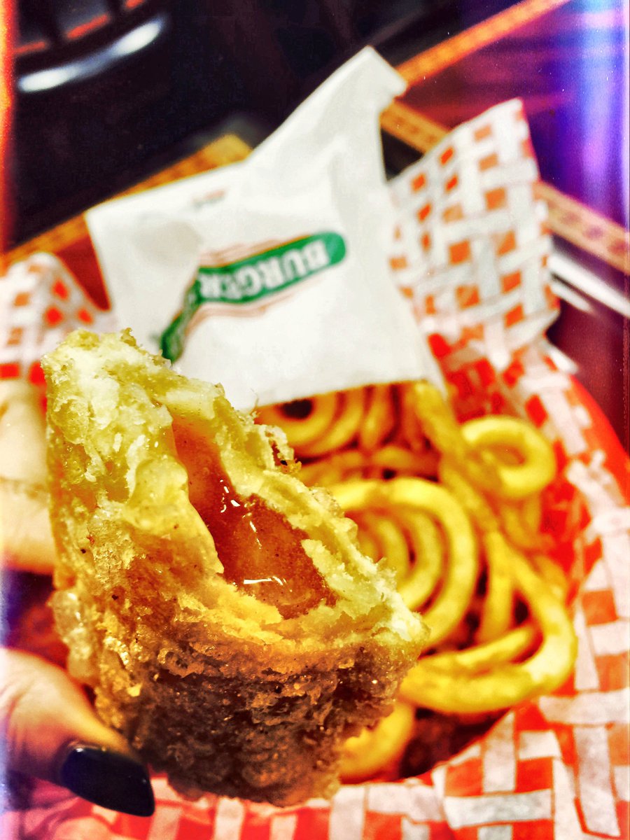 BurgerStCorp's tweet photo. It's not a perfect #Thanksgiving without pipping hot apple pie. https://t.co/nXKH0SIVBm