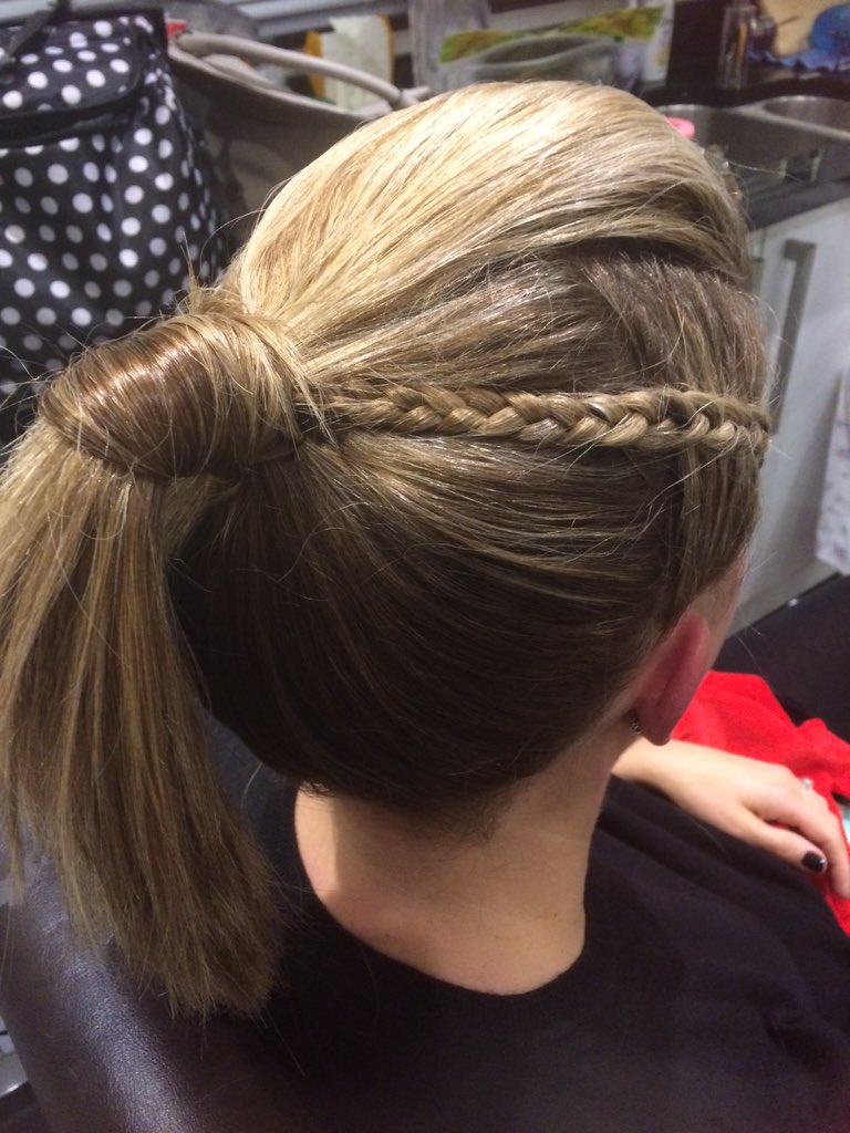 myhairfantasy's tweet image. Love this Mohawk pony tail with braids X #mohawkhair #mohawkbraid #hairup #updo