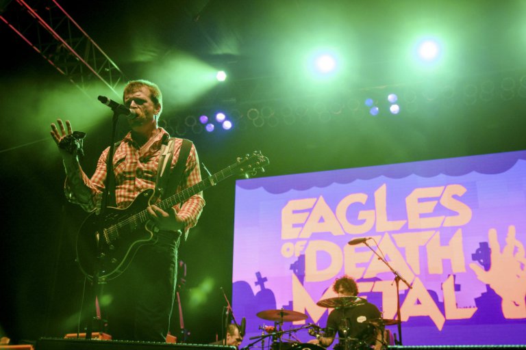 TheObjective_es's tweet photo. Eagles of Death Metal quieren ser los primeros en tocar en la sala Bataclan #AtaquesParis https://t.co/mbyRvB1buH https://t.co/qtjy4KNWQl