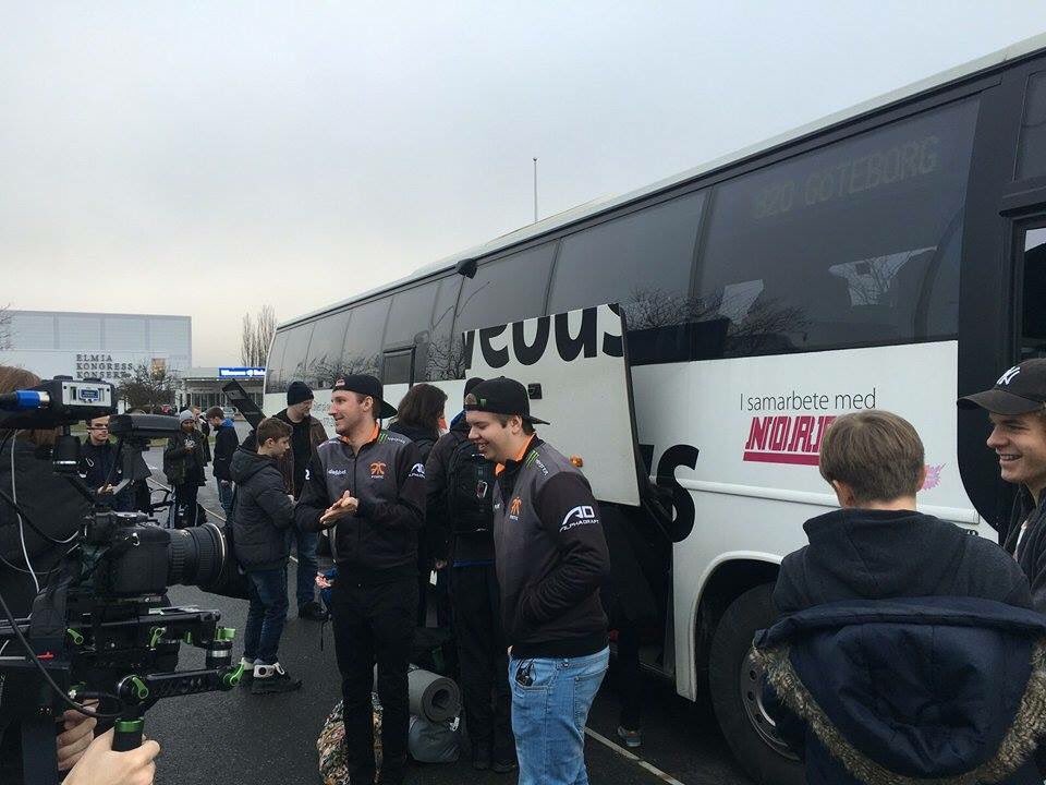 JW1's tweet photo. Vi ses väl på Swebus AMAn klockan 14 imorgon utanför Elmia? #SweBusFnaticAMA https://t.co/FJVsQOTE7L