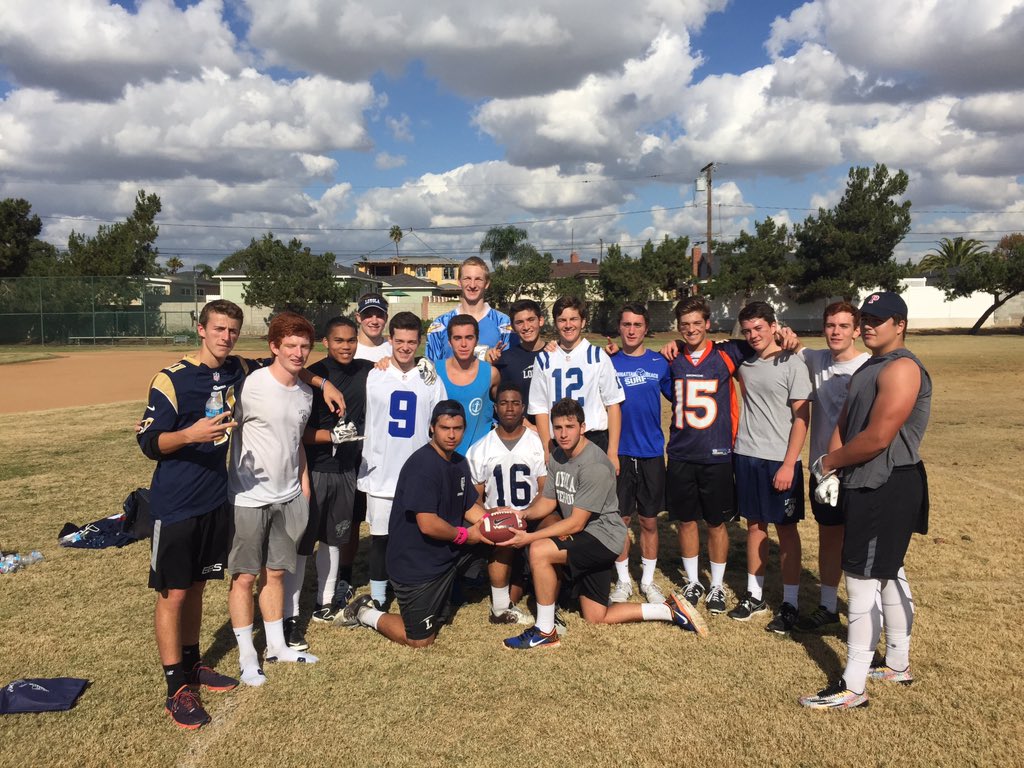 rliving27's tweet photo. Team Livingston outlasts Team Posivak in the inaugural Loyola '16 Turkey Bowl! #breadn'butter https://t.co/lv1WABYZNM