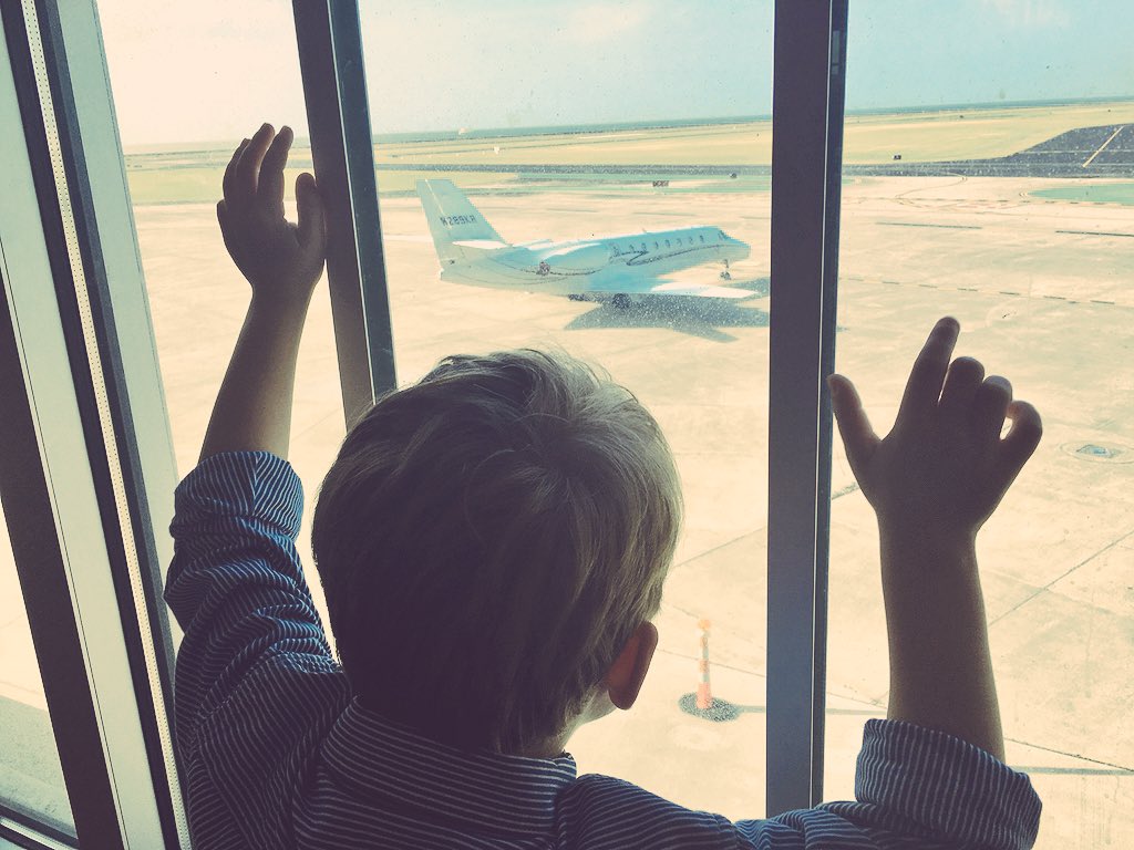 ChrisGraythen's tweet image. Thanksgiving day at lakefront airport in #NOLA #walnutroom #sushanairport