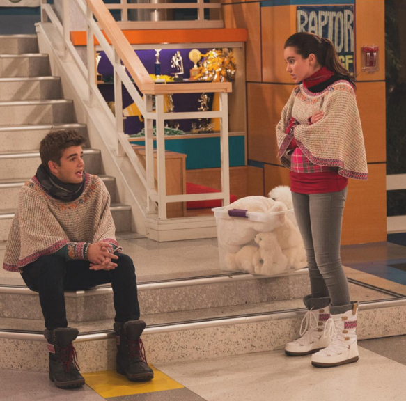 SammyPattinson's tweet photo. What's with Max and Allison's twinning ponchos you ask?  on #nickelodeonTV to find out! Are you #TeamMallison? https://t.co/U1RE9aPFQa