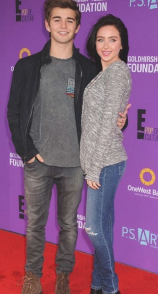 SammyPattinson's tweet photo. Good times at the ps_arts Express Yourself event with this handsome guy 😍 https://t.co/2dvs35GuBo