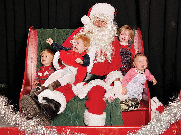 tamaracunning's tweet photo. Santa's job isn't easy. Great pic by @ChrisBushphotog. @NanaimoBulletin #Nanaimo https://t.co/Nf4yRTomfv