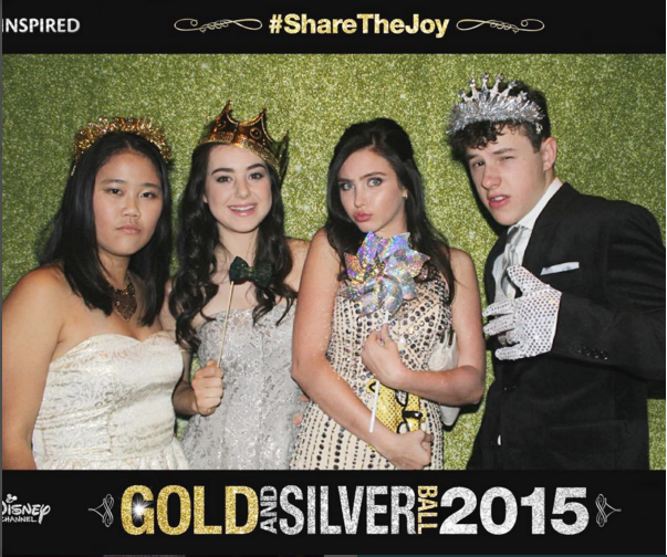 SammyPattinson's tweet photo. Photobooth adventures last night with the bestest #disneygoldandsilverball https://t.co/Okz853WugB