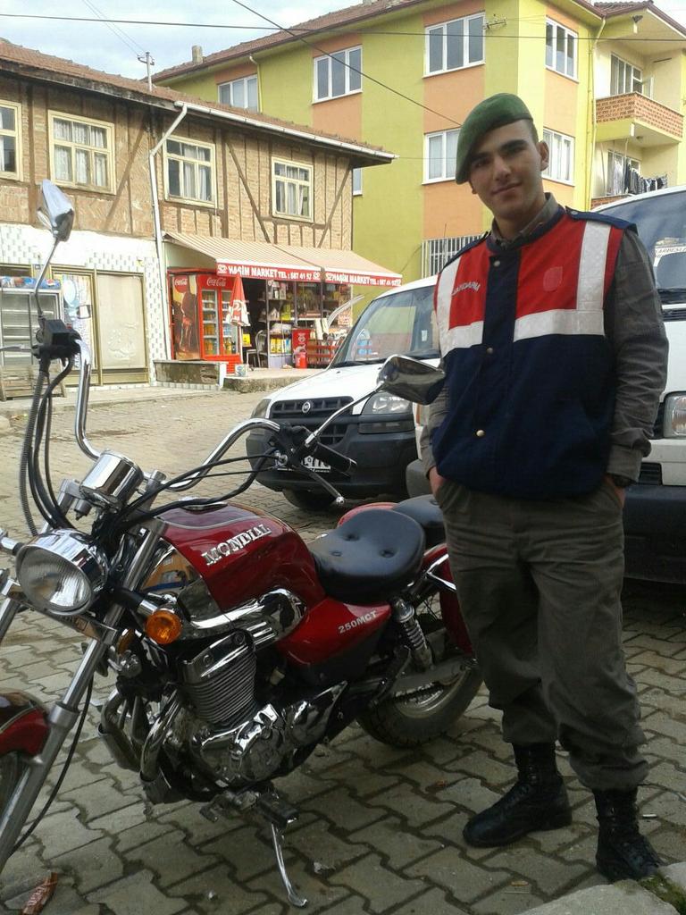 Bu gunler anlatimaz yasanir.