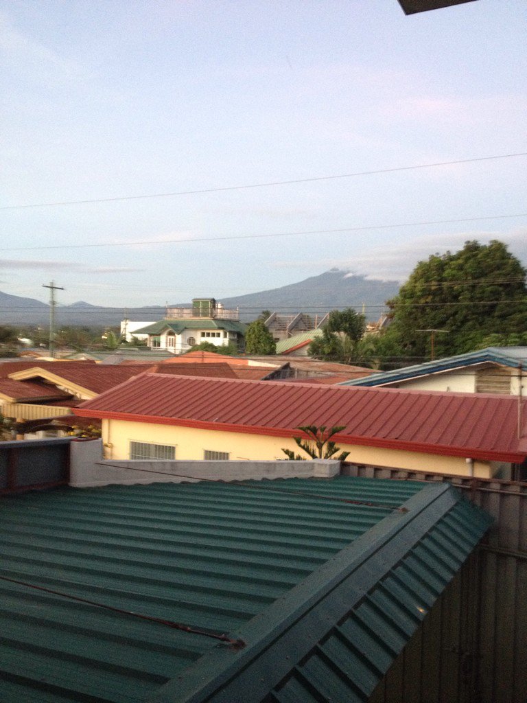 paulatoroba's tweet photo. Wiw! Walay tulog 👀 Director's Plan pa more hehe Hello Mt. Apo! 🗻 #masscommlife https://t.co/xyd1Yjj0sx