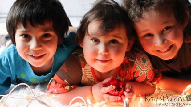 CBCNews's tweet photo. Parents of kids killed in Vaughan crash honour them with Christmas ornaments https://t.co/79Myk5jS29 https://t.co/rj0RWxBbSP