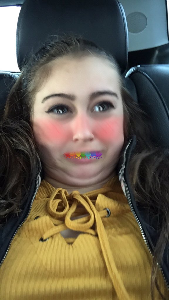 positiveluvin's tweet image. #ImThankfulFor @TropicoPrincesa bc shes a lil turd who is too cute for this world, heres proof