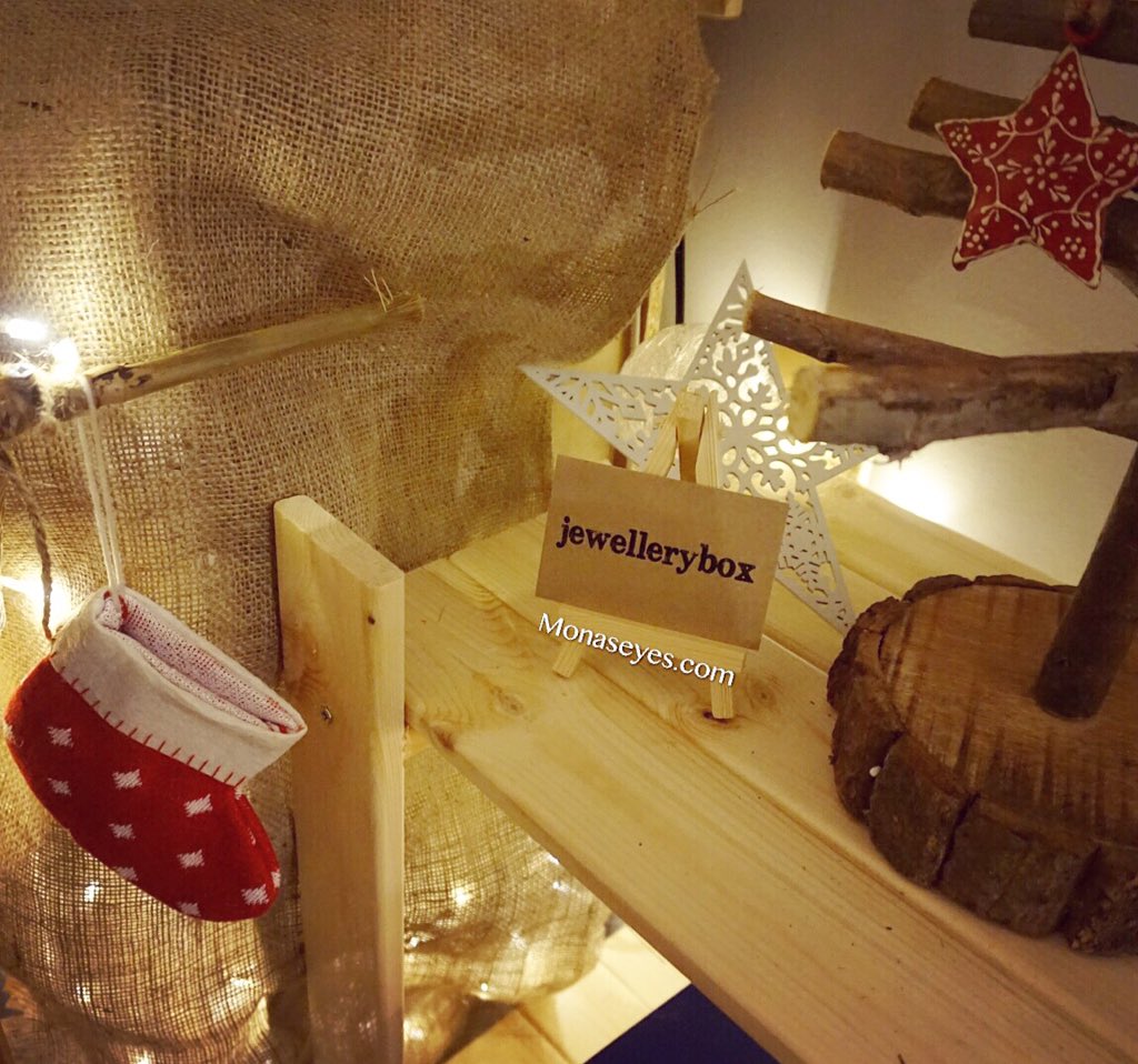MonasEyesBeauty's tweet photo. ✨New on my #blog 🎄Get festive with me & @jewelleryboxuk https://t.co/qaIyrVHzOg #lblogger #jewelleryboxpop #xmasgift https://t.co/ps2BD2ELbX