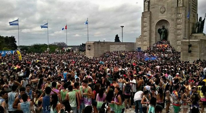 Lain16ualable's tweet photo. Hicimos un lindo quilombo! #BanderazoIn16ualable 💣💥 https://t.co/K79a4GyiCY