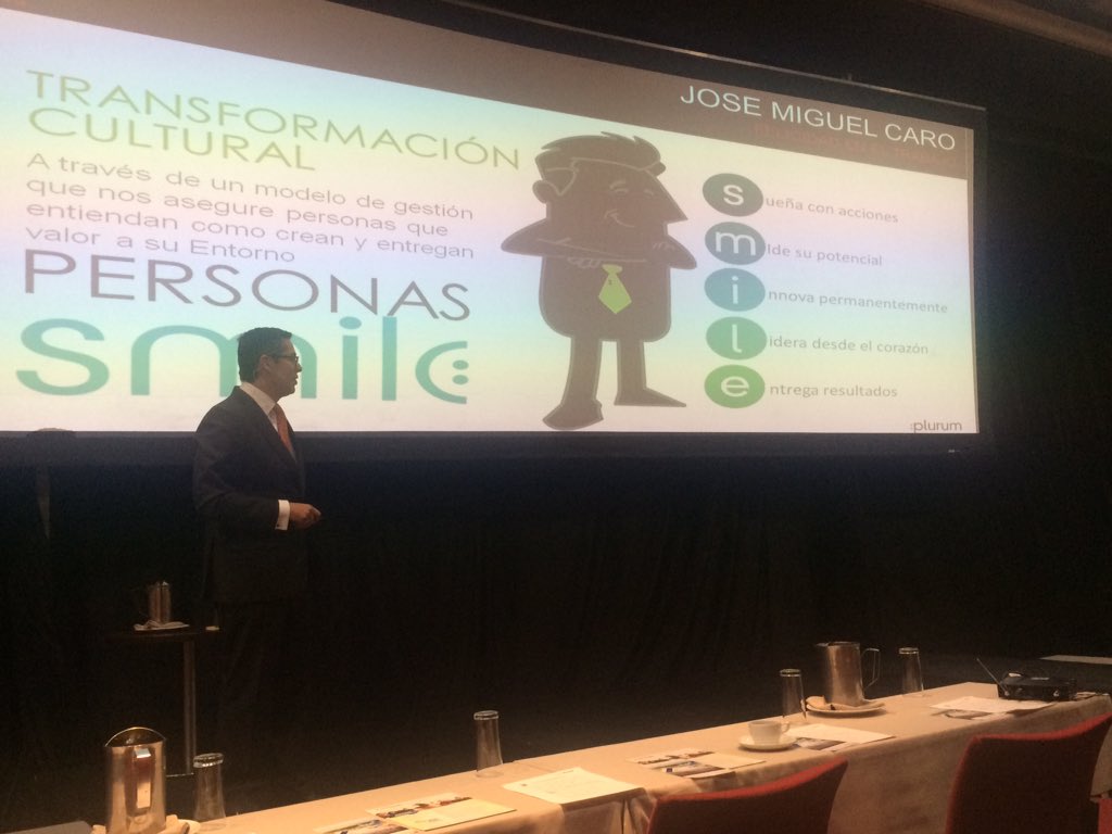 AuraR0813's tweet photo. Mi compromiso: ser una persona smile 😊 @ManagEvents #hcf15 https://t.co/Ewp76Ajy2L