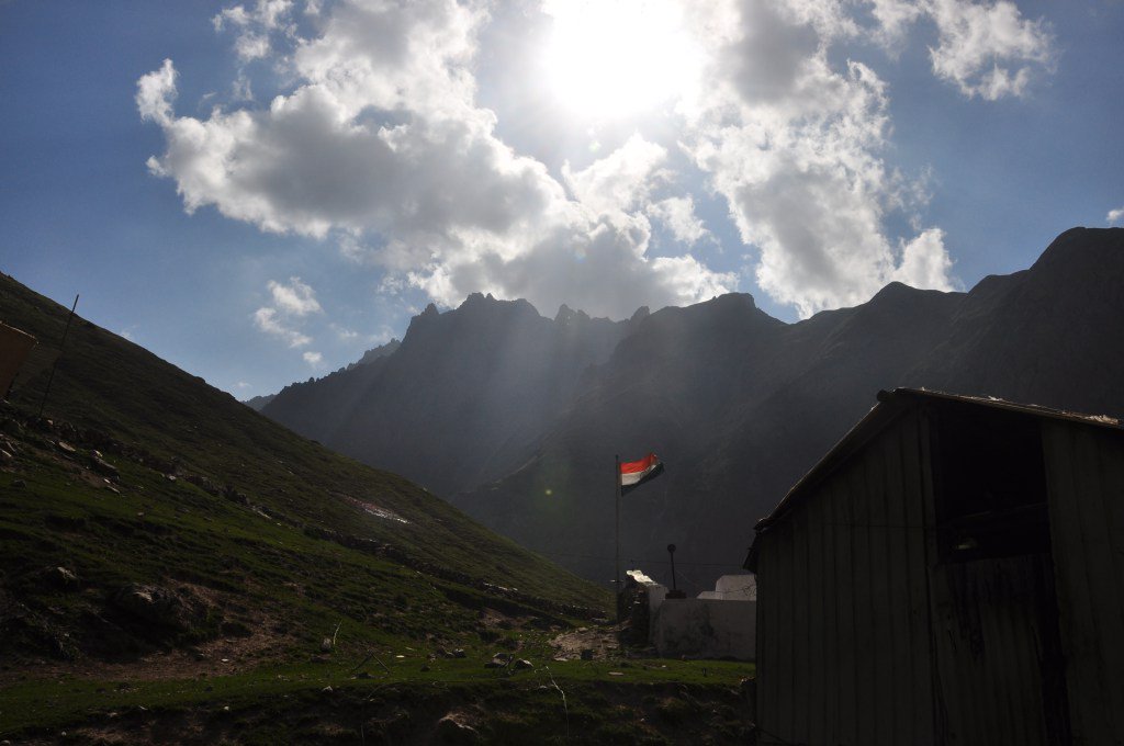 desiaddaco's tweet photo. All That is Kashmir https://t.co/d3TxJLWcOz https://t.co/R5JXYUohbZ
