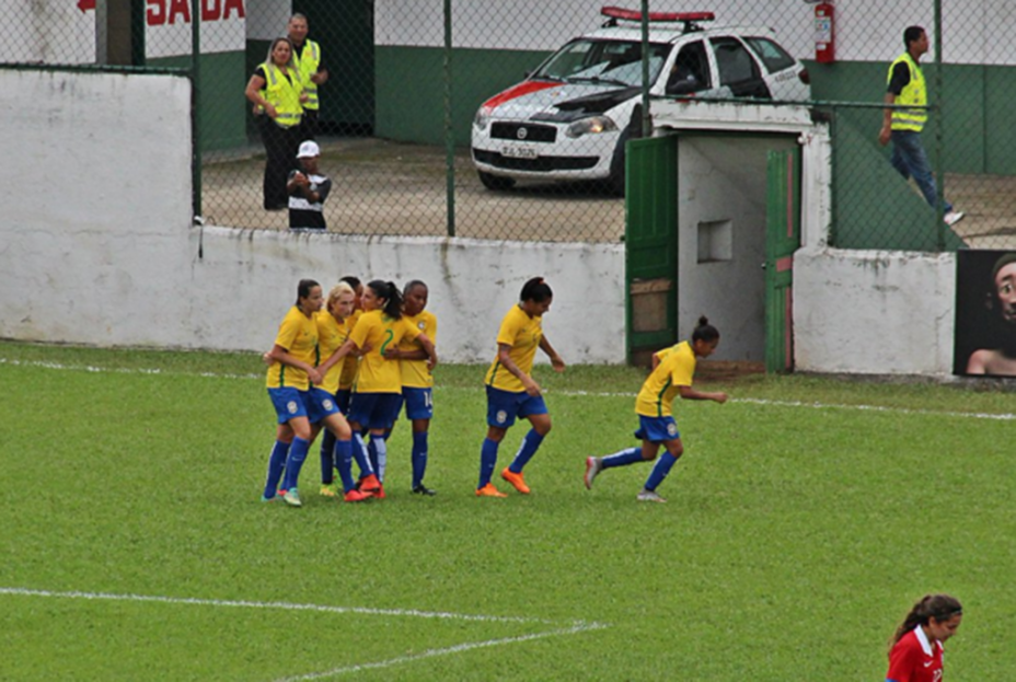 Expo_F11's tweet photo. La Selección Chilena Femenina perdió por 1-0 frente a Brasil, en su tercer partido valido por el Sudamericano Sub 20 https://t.co/blI2W6b6wd