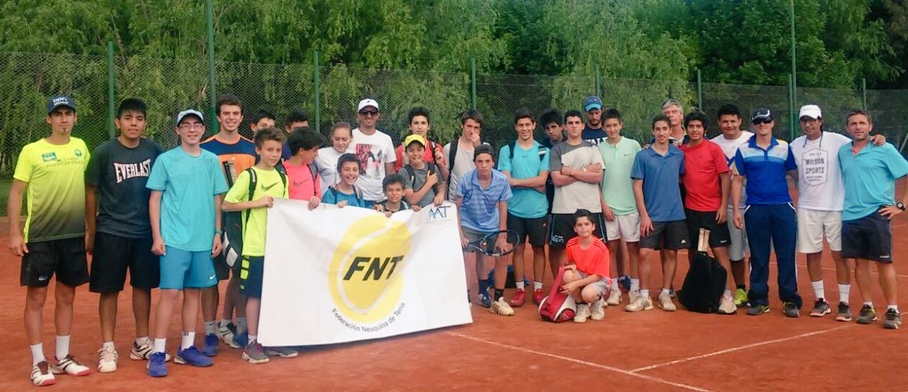 MVassalloA's tweet photo. Muchas gracias a los chicos y profes de Río Negro y Neuquén por compartir un nuevo encuentro de #TenisFederal https://t.co/ywmcTYuJjS