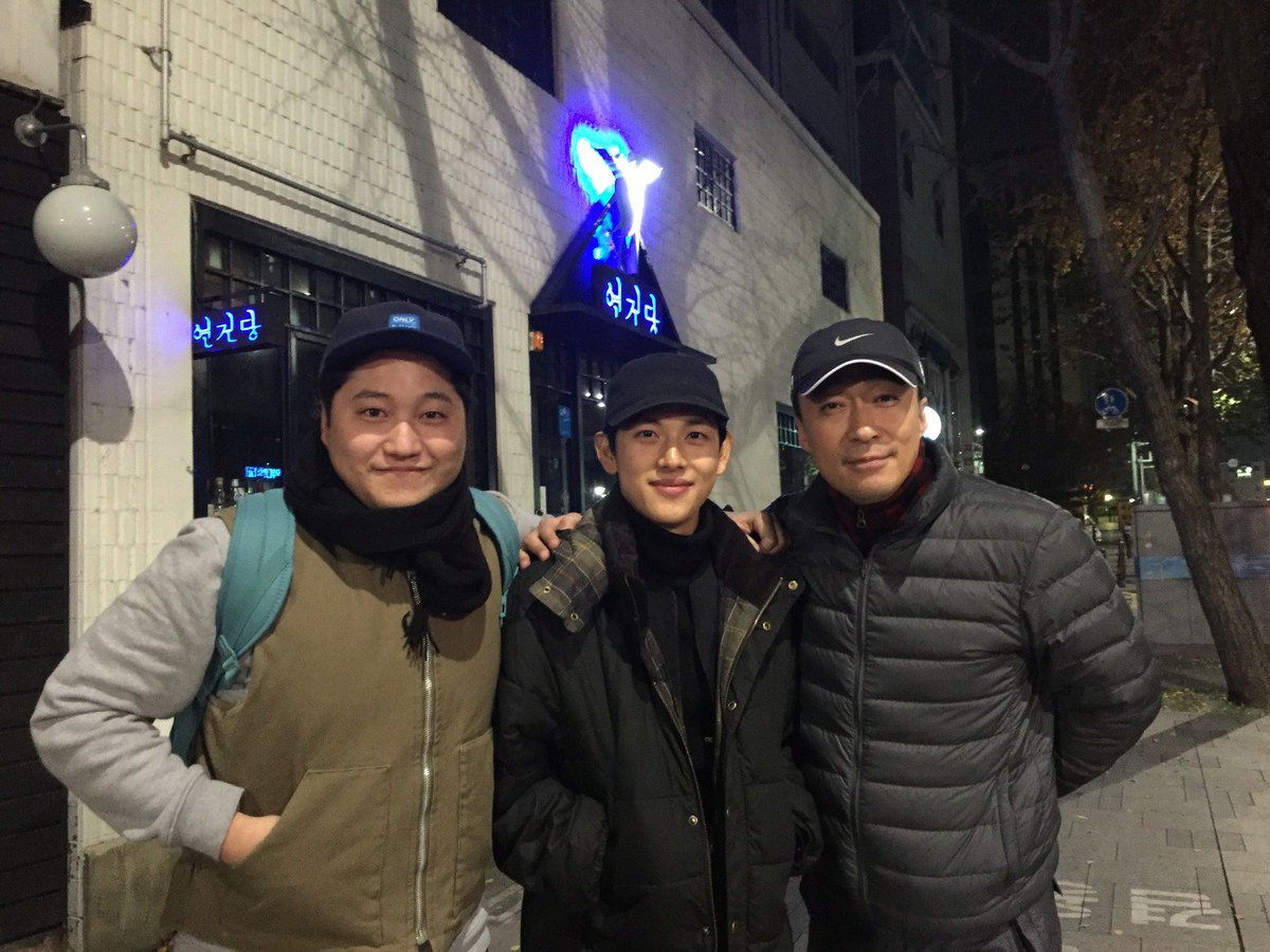 영업3팀오랜만에재회했습니다!영업3팀 뿐 아니라 미생팀이 오랜만에 모였지만,신변노출이 되면 위험하다는분들도계셔서,(예를 들면 일자리를 지키고 있으셨어야 하는 분)단체 사진은 올리지 못하는 점 양해 바랍니다.