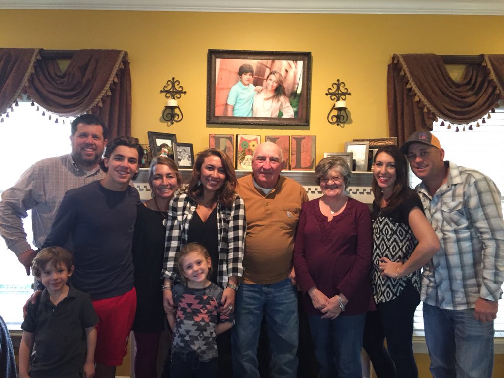 Jackson_Cobb99's tweet photo. Thankful for great friends and an awesome family! Happy Thanksgiving! https://t.co/Uhutj29Tvx