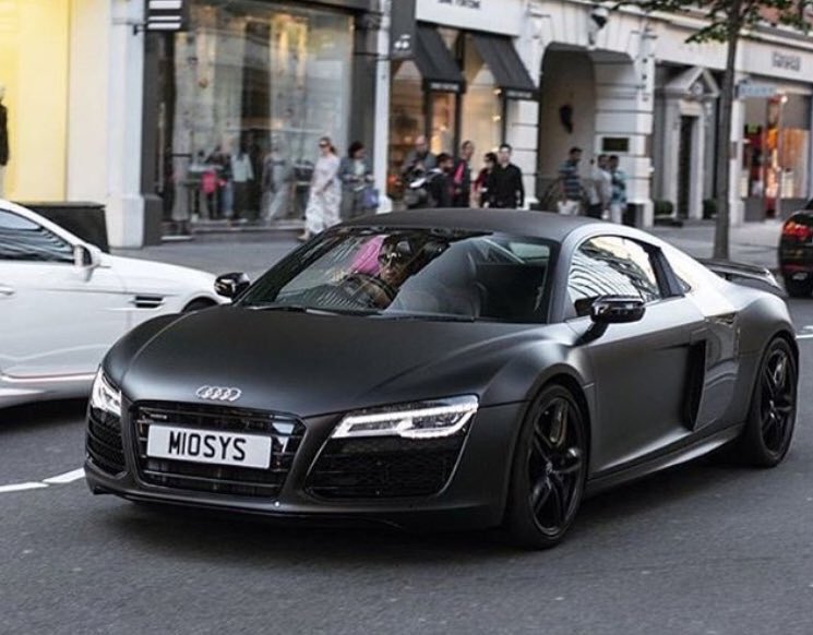iuxury2's tweet photo. Matte Black R8 🔥😍 https://t.co/U8CA5mu2nP
