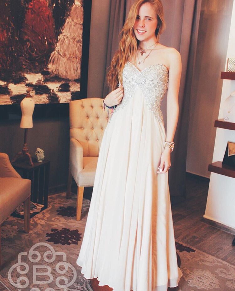 AnaClashParody_'s tweet photo. 👗 https://t.co/Zarm8UOl3z
