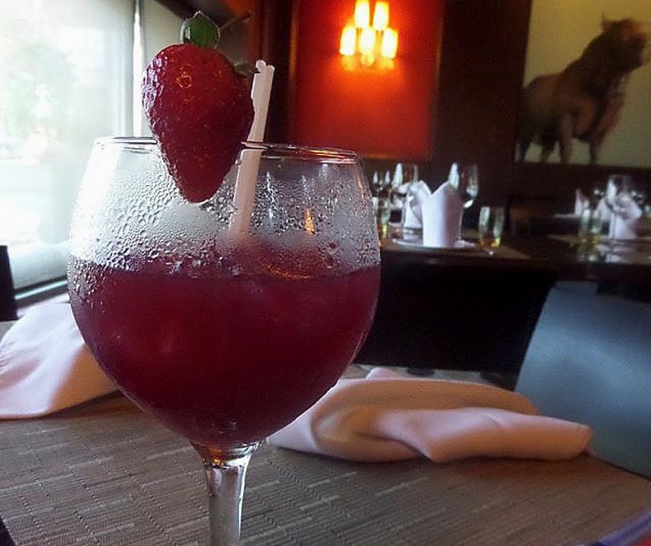 MijasRD's tweet photo. Tú y una refrescante Sangría Hoy... Piénsalo.  #mijasafterwork https://t.co/Y61FItYoYf