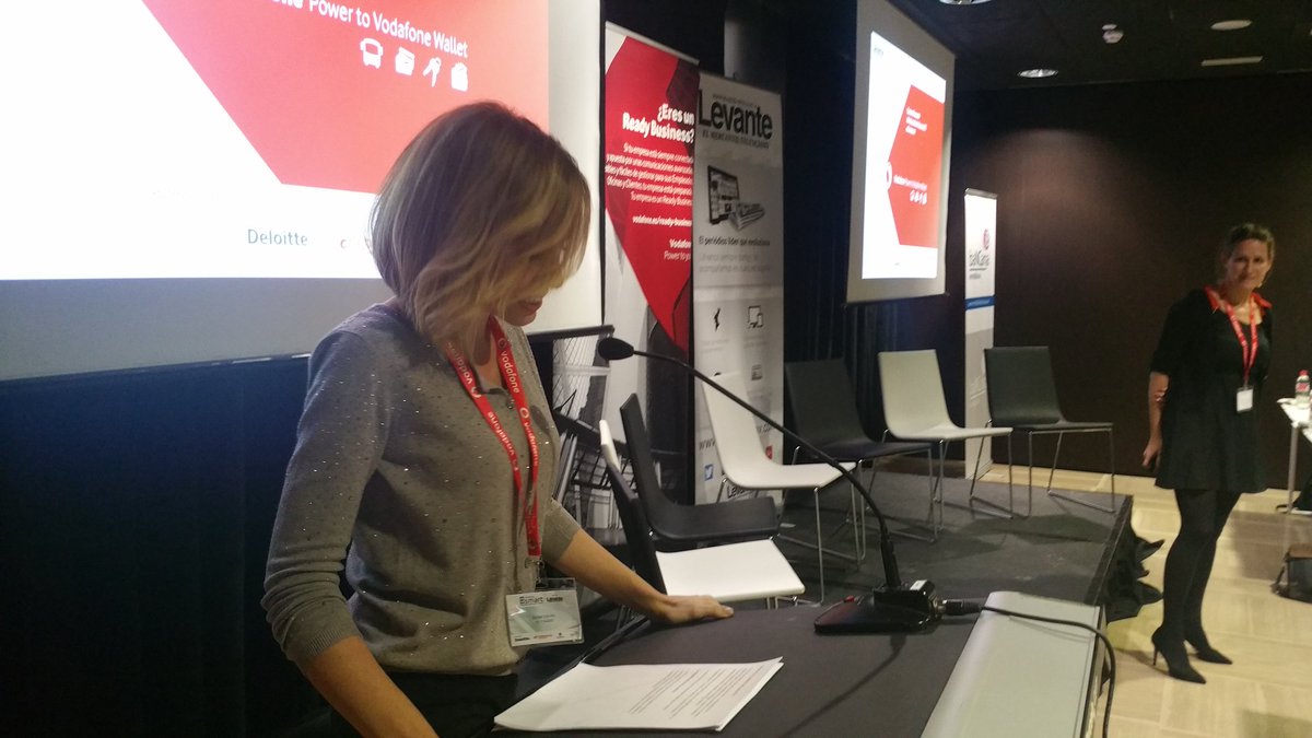 eSmartSpain's tweet photo. Y ahí estaba la mejor presentadora @Silvia_TomSan en #eSmartValencia https://t.co/IXB4yiyfzL