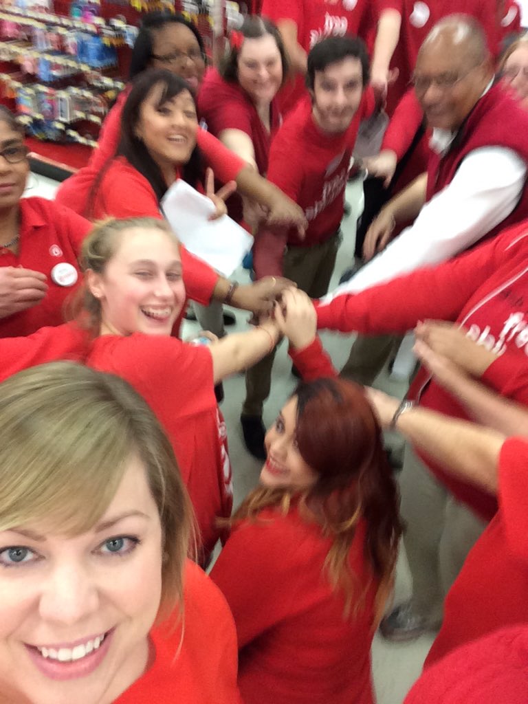 Ready to get money at 1970! @LydiaDiazTGT <a href="/MargaretDinneny/">Margaret Dinneny</a> @yamafaith <a href="/CannataMike/">Mike Cannata</a> <a href="/SWorthy/">Shantel Worthy</a> #blackfridayison