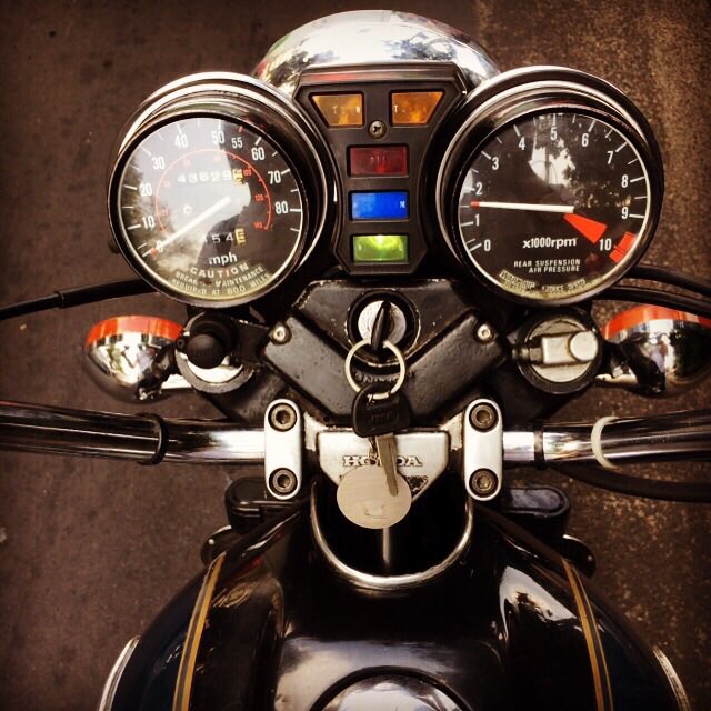 diegodeericemx's tweet photo. 436,000 millas después Tu sigues siendo mi consentida! #inlove #biker #classic Hondacb900Custom 😎🏍 https://t.co/iybh55fypd