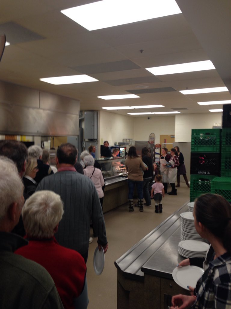 rjasonthompson's tweet photo. Excited to be served good food for good cause #SupperForSyrians great job #CWDHS students @foodinyourface & Resa https://t.co/Bm8CQ3T91M