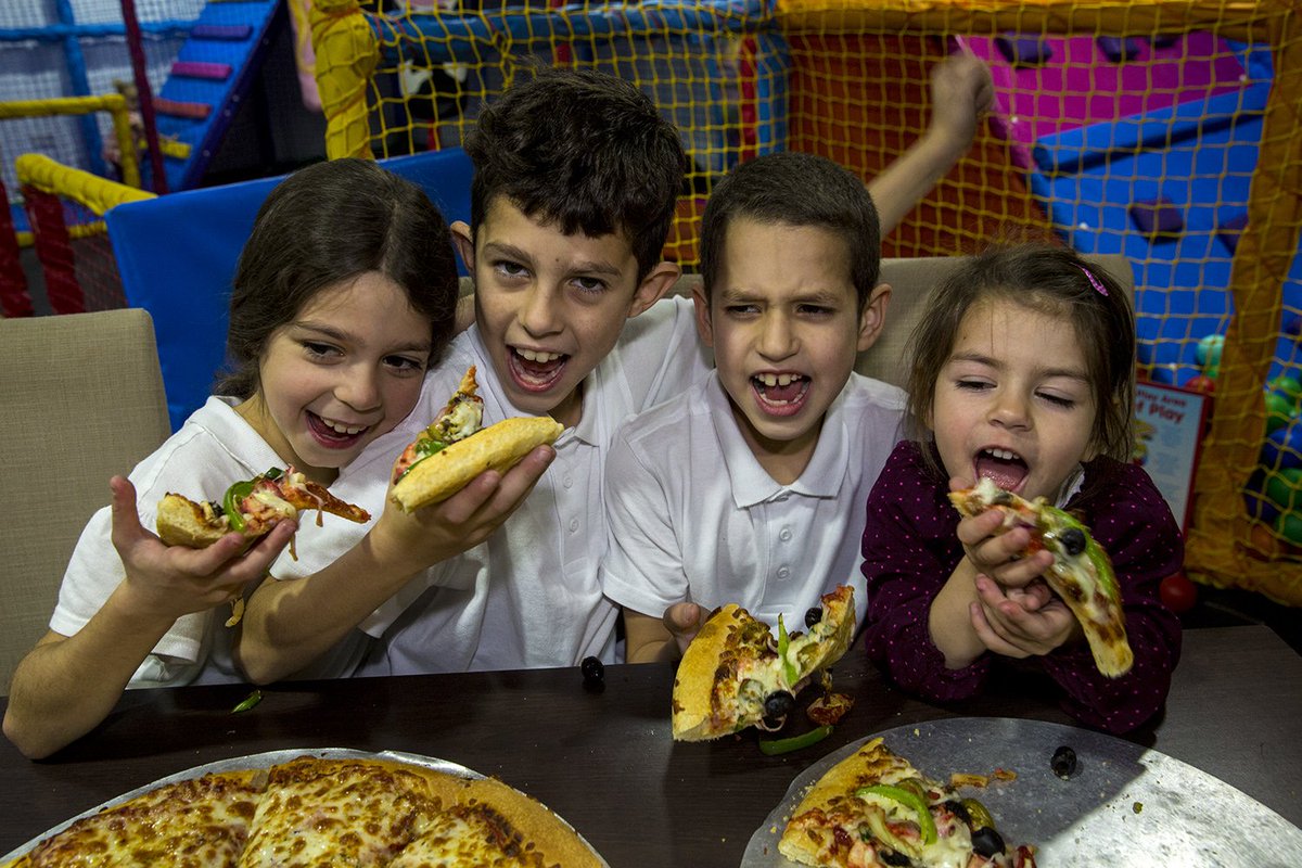 @frazzledmumsaf @EatNorthuk Little millstones of all ages are welcome <a href="/BellAPizza75/">CafeBellAPizza</a> #Playzone #familyfriendly