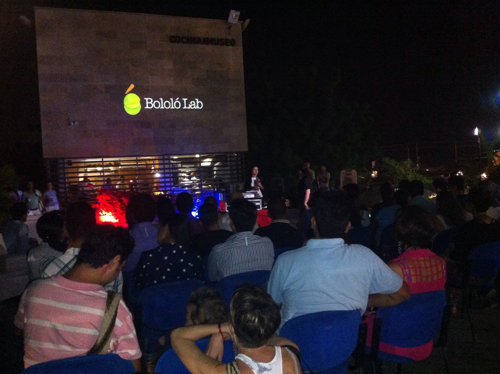 PechaKuchaBAQ's tweet photo. @bololo_lab hablándonos del diseño con ADN Caribe #PechaKuchaBAQ Vol. 2 https://t.co/ur1qhDtsMZ