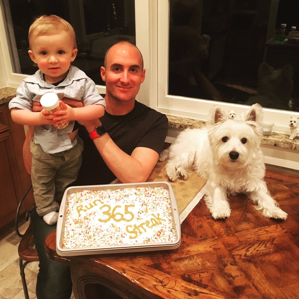 JayOrwig's tweet photo. Woohoo that was fun. 1 year #runstreak complete! Thankful for my beautiful family. 😀🐔🏃🏻 #HenryJay #FranklinOrwig https://t.co/ocG947uR2y